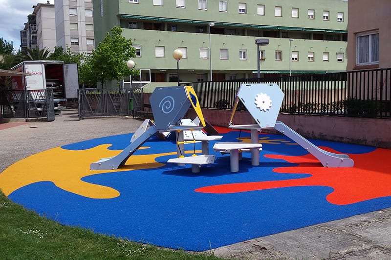 parque infantil suelo engomado seguridad
