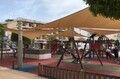 estructura de sombra con toldo vela exterior