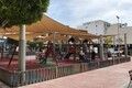 estructura de sombra con toldo vela tensada