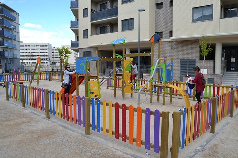 parque infantil acceso libre seguro