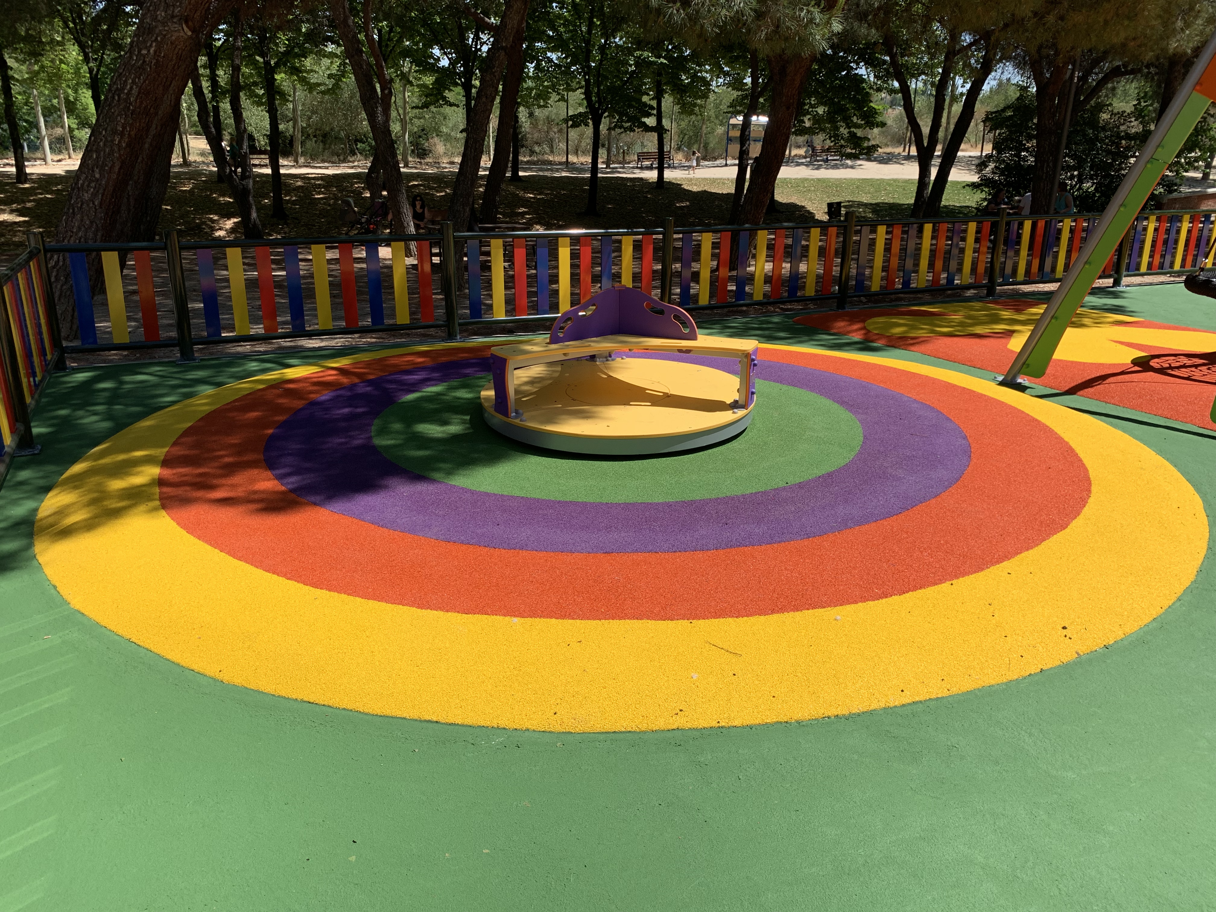 carrusel parque infantil