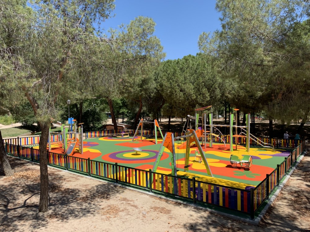 parque infantil suelo engomado certificado en1176