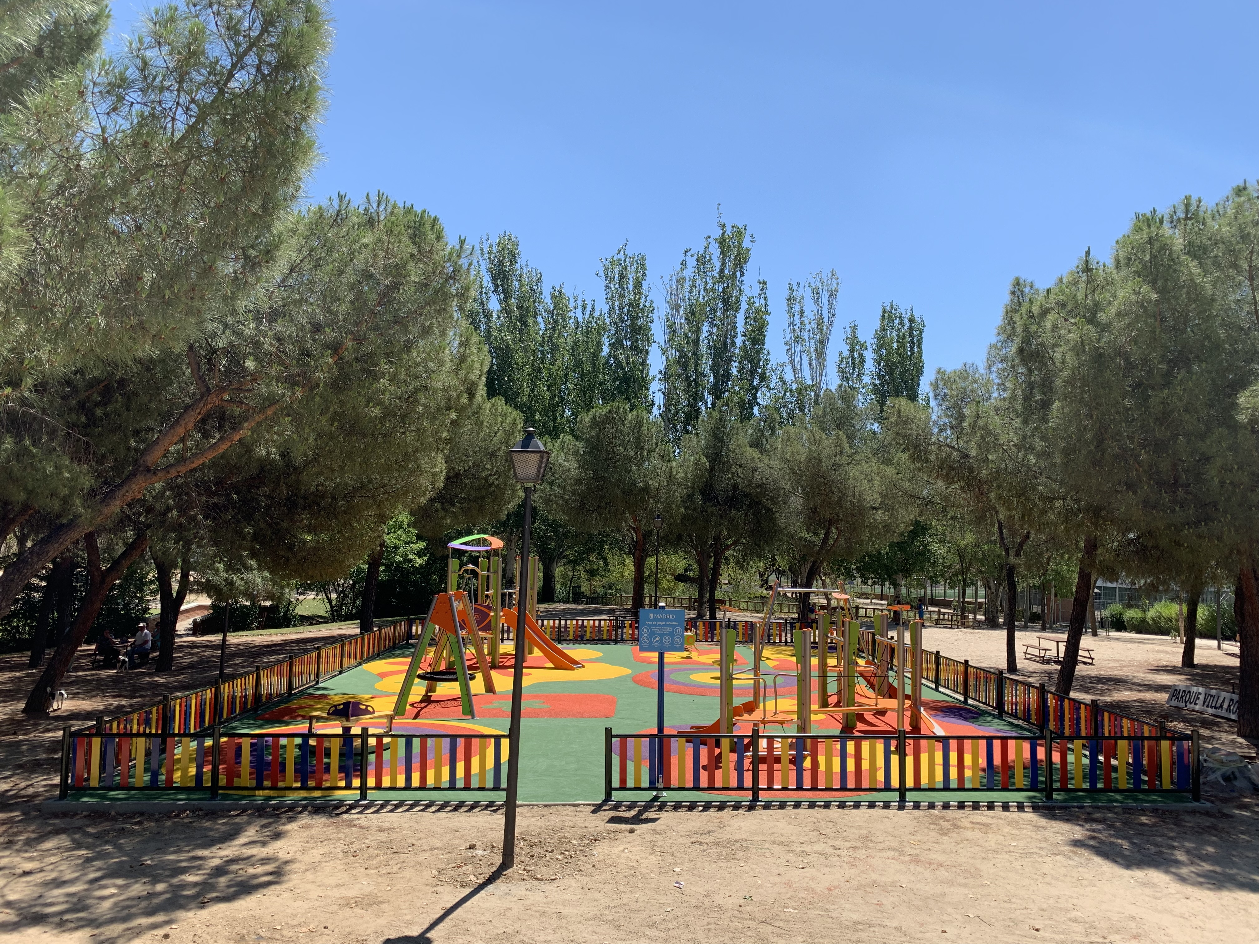parque infantil suelo engomado
