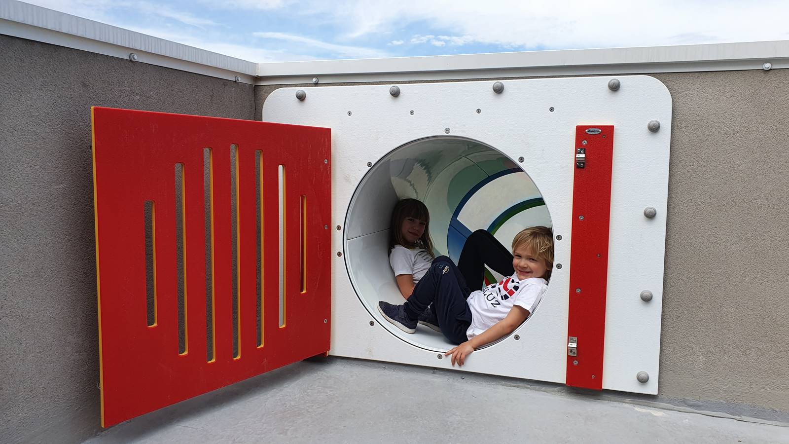 entrada tobogan espiral puerta