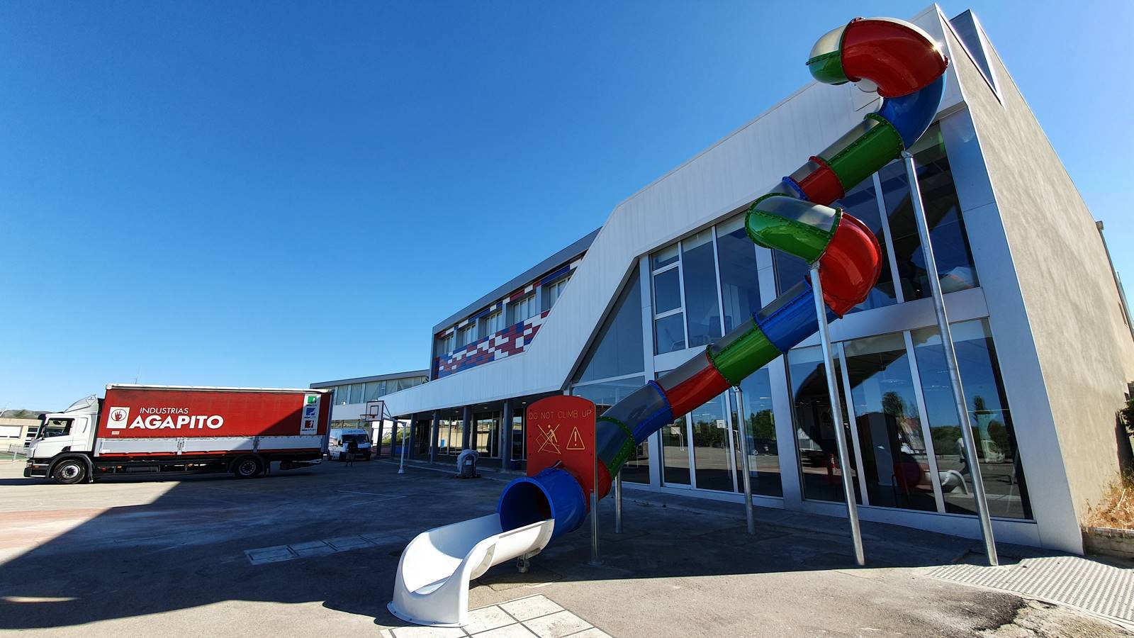 tobogan tubo gigante espiral infantil