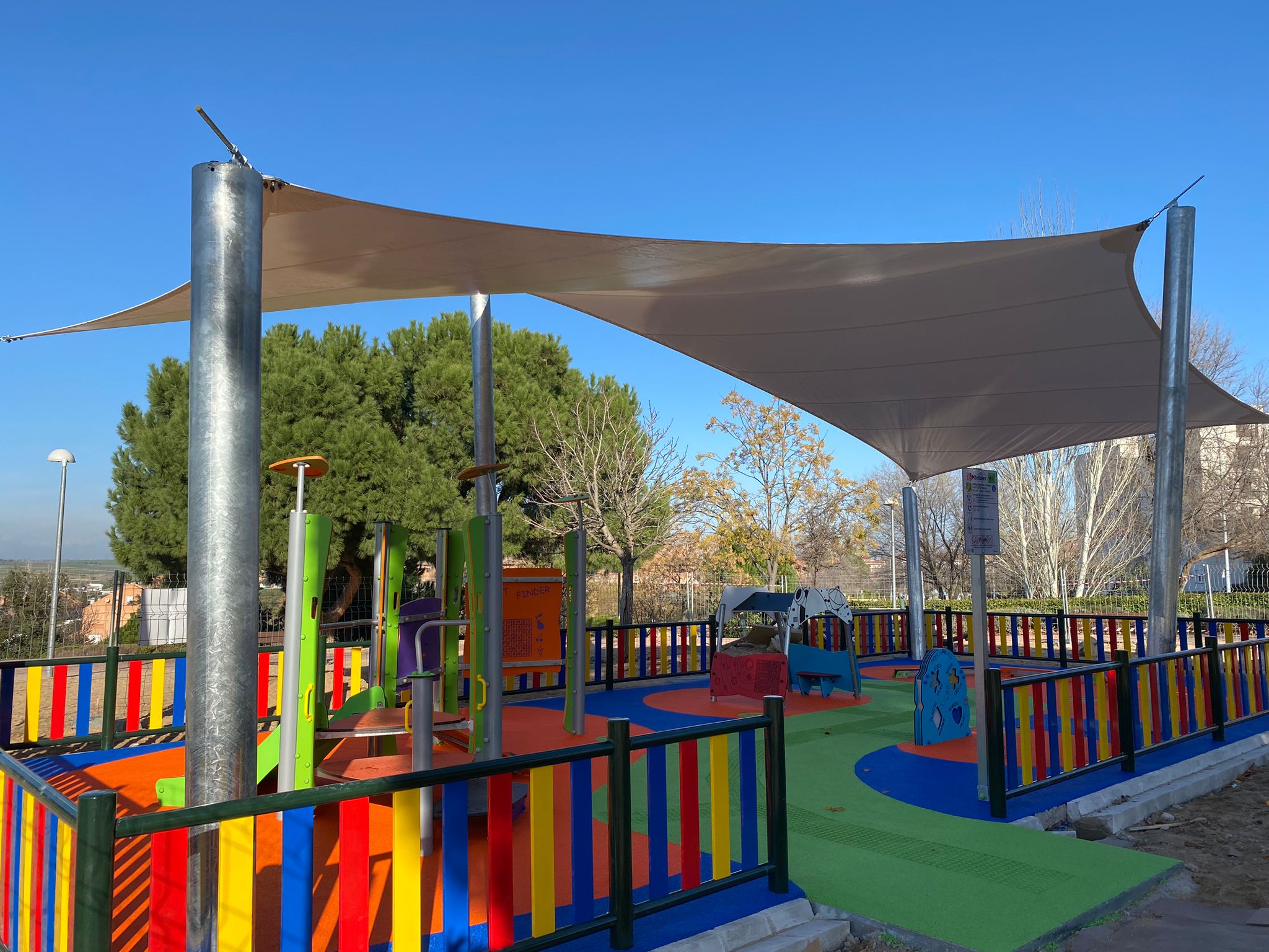 mostoles parques infantiles gimnasio en la calle