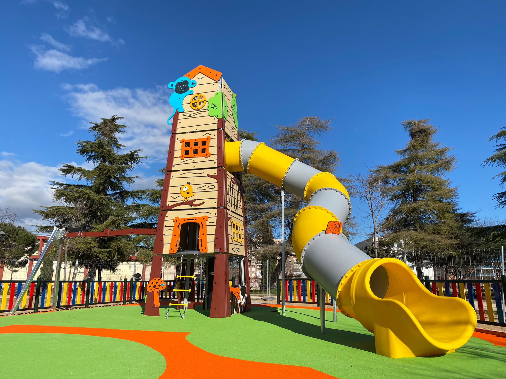 mostoles parques infantiles gimnasio en la calle