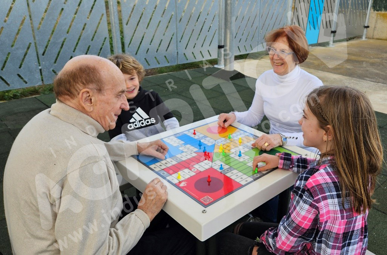 mobiliario urbano juego infantil parchis calle