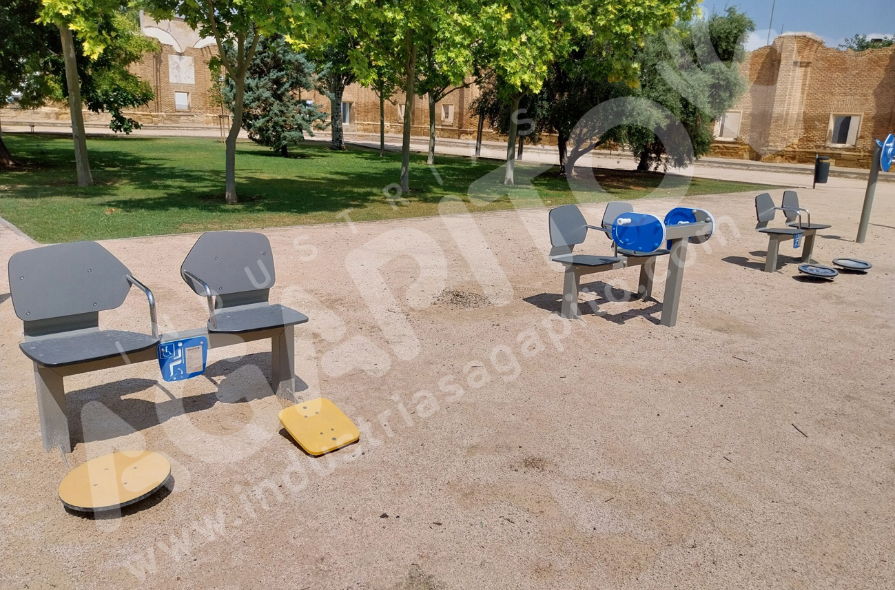 parque mayores cartuja area en 16630