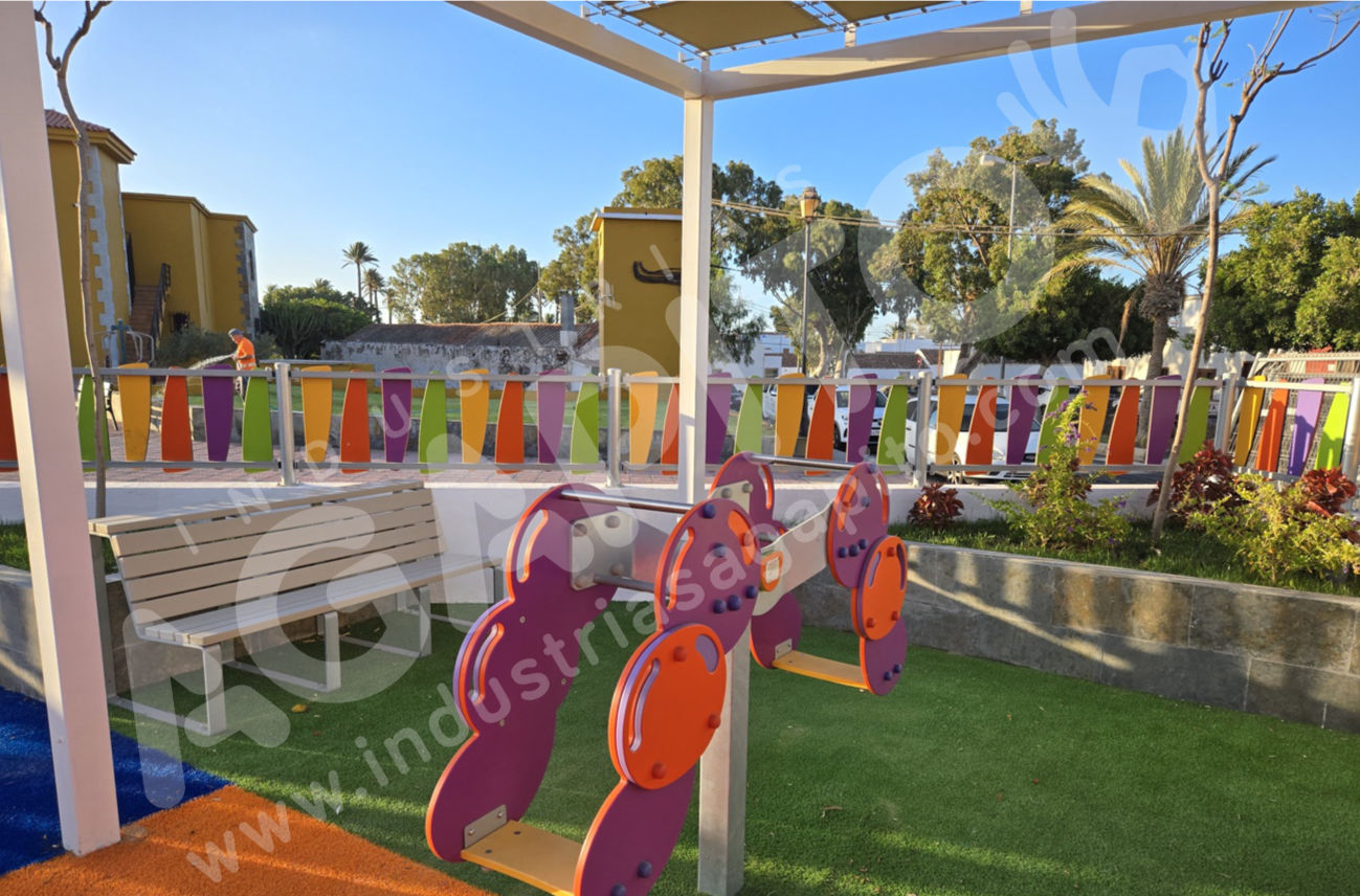 parque infantil cesped artificial veleta