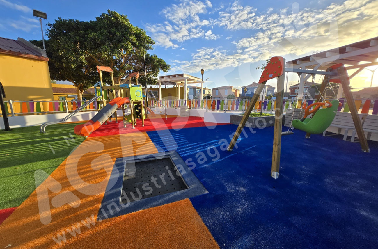 parque infantil cesped artificial veleta