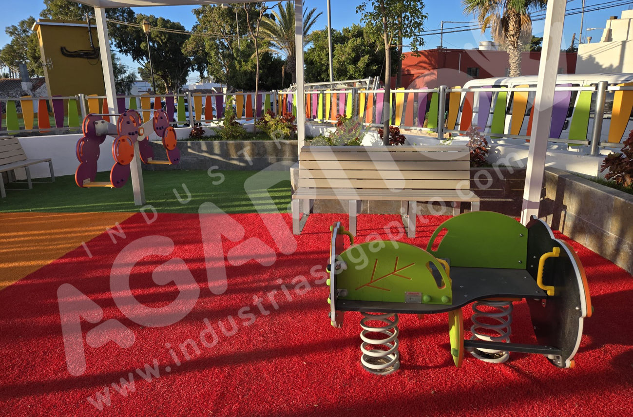 parque infantil cesped artificial veleta