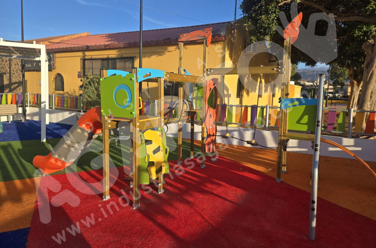 parque infantil cesped artificial veleta