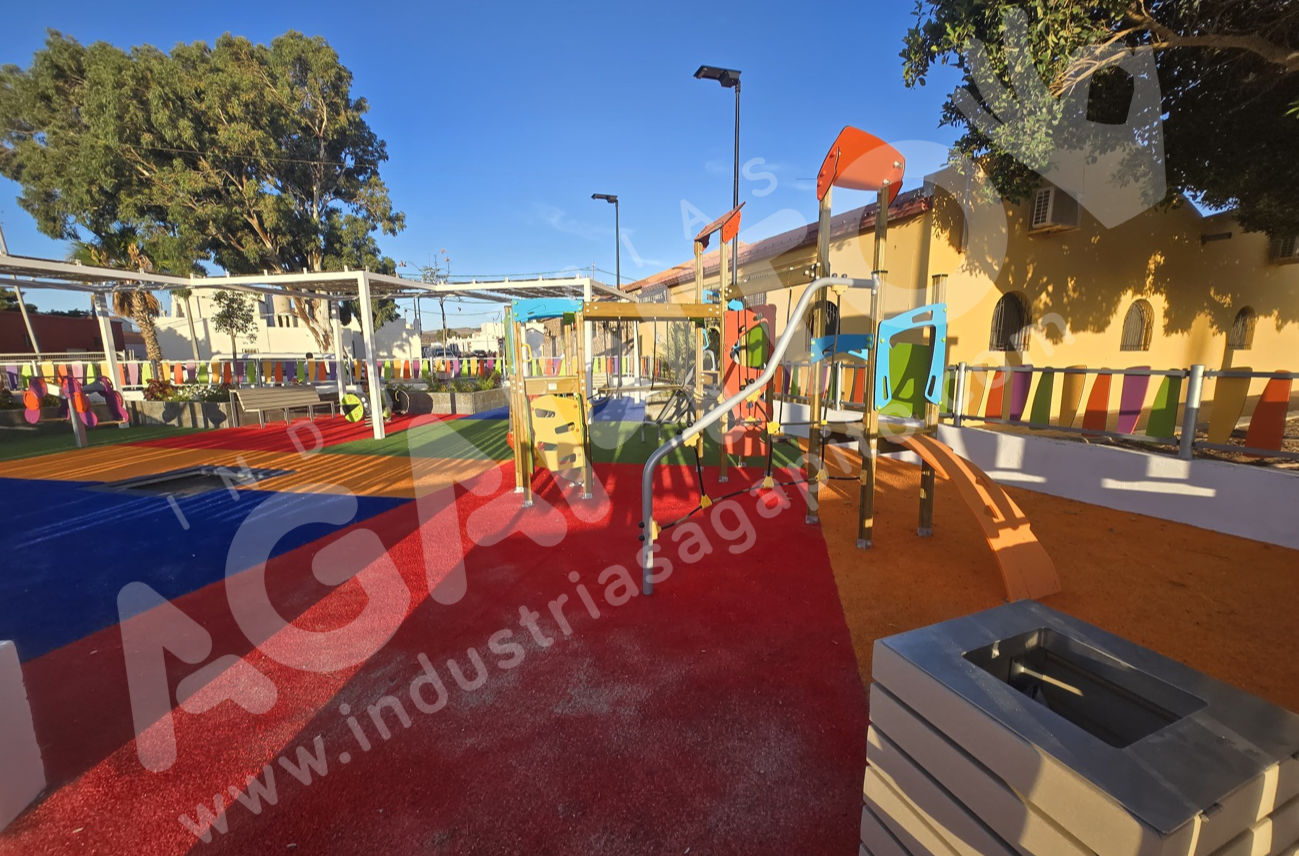 parque infantil cesped artificial veleta