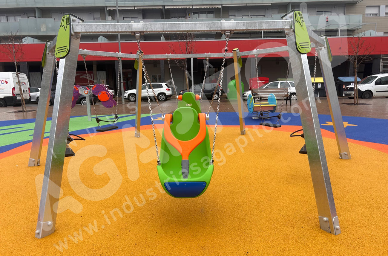 plaza cultura teruel inclusiva sillas ruedas parque infantil