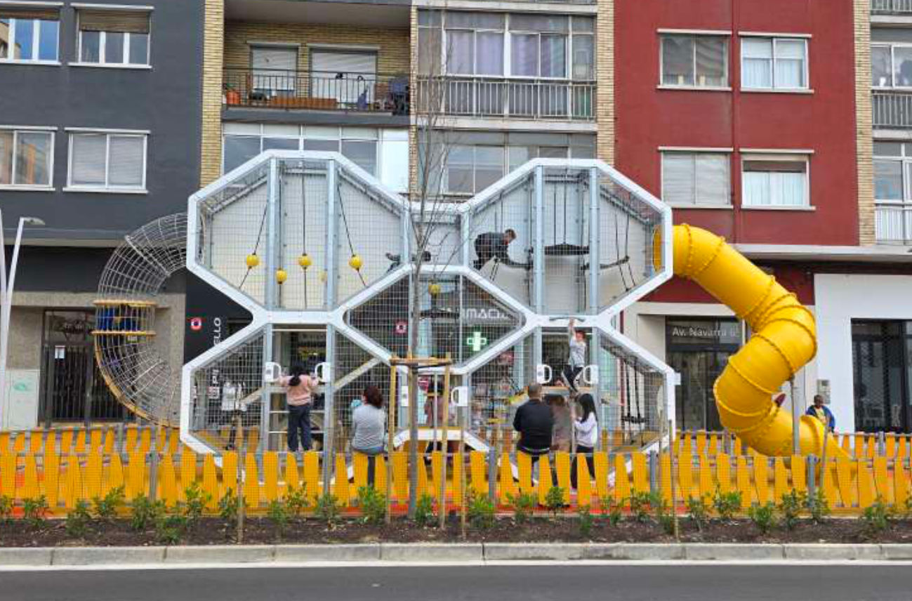 laberinto ventical zaragoza tunel varillas tobogan gruta