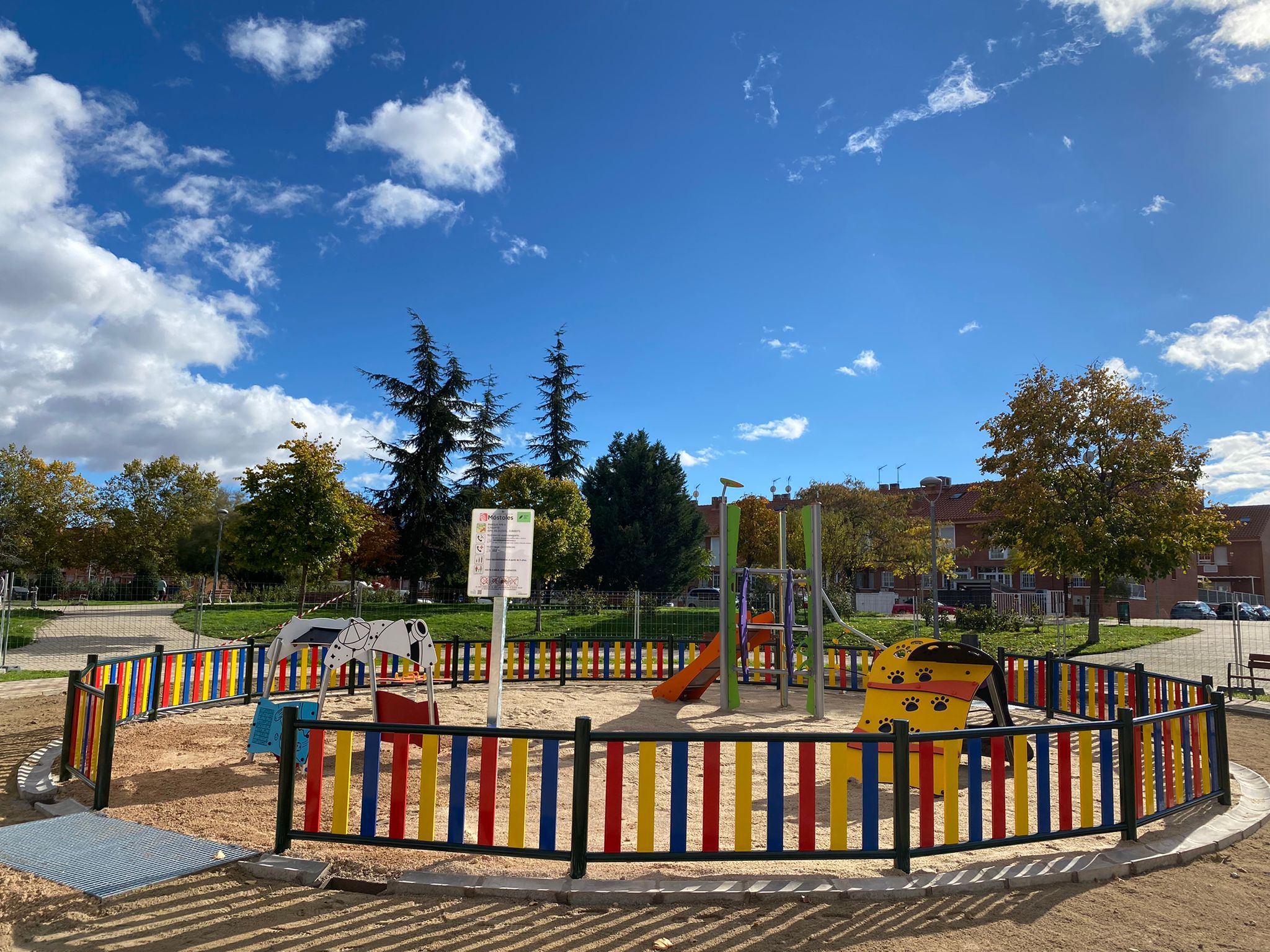 mostoles parques infantiles gimnasio en la calle