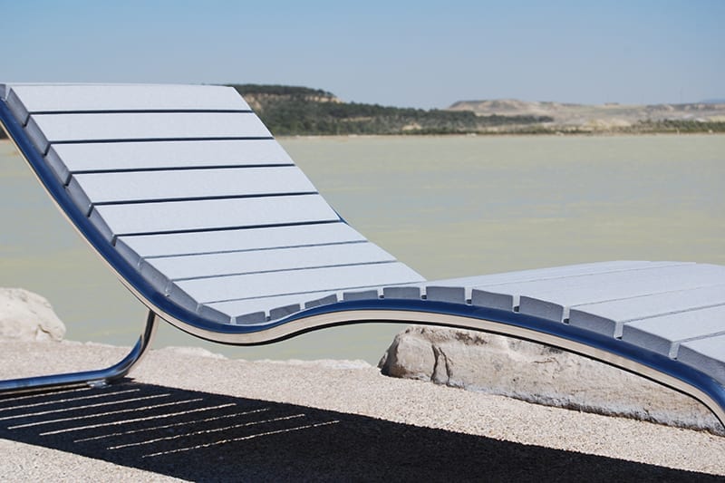 tumbona urbana para playas plastico reciclado inox