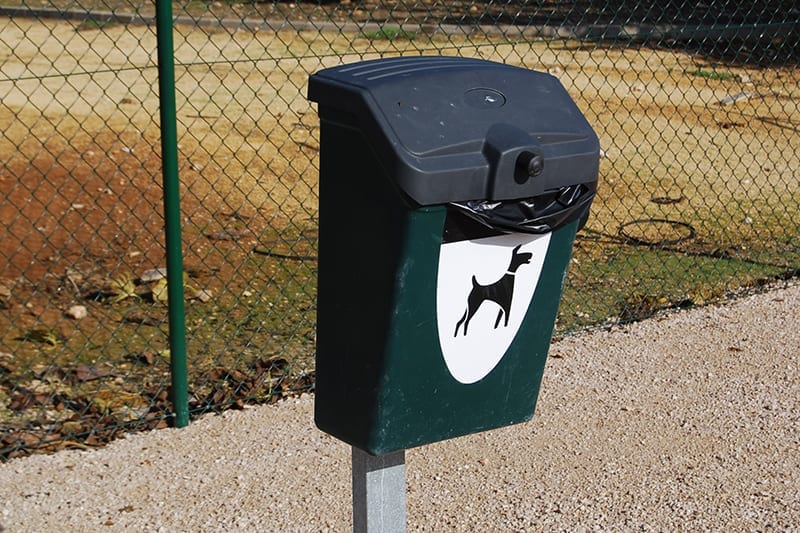 papelera urbana canina con dispensador de bolsas