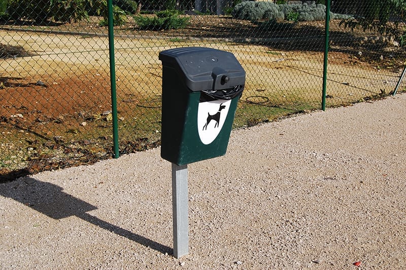 papelera urbana canina con dispensador de bolsas