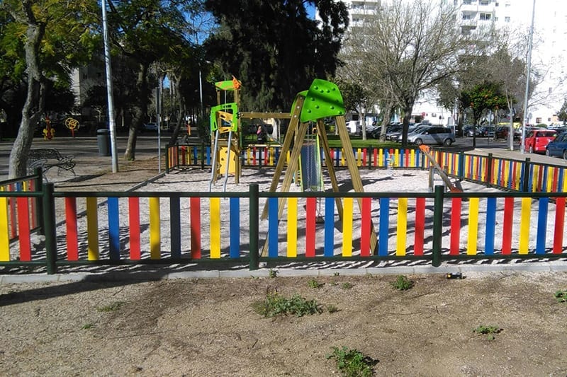 Valla metálica de colores Play, ideal para parques, jardines y zonas  infantiles de juegos