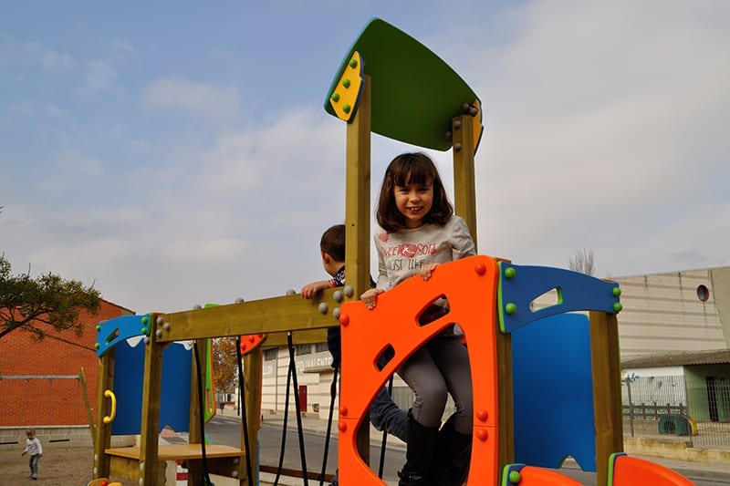 estructura torres puente tobogan suelo tierra