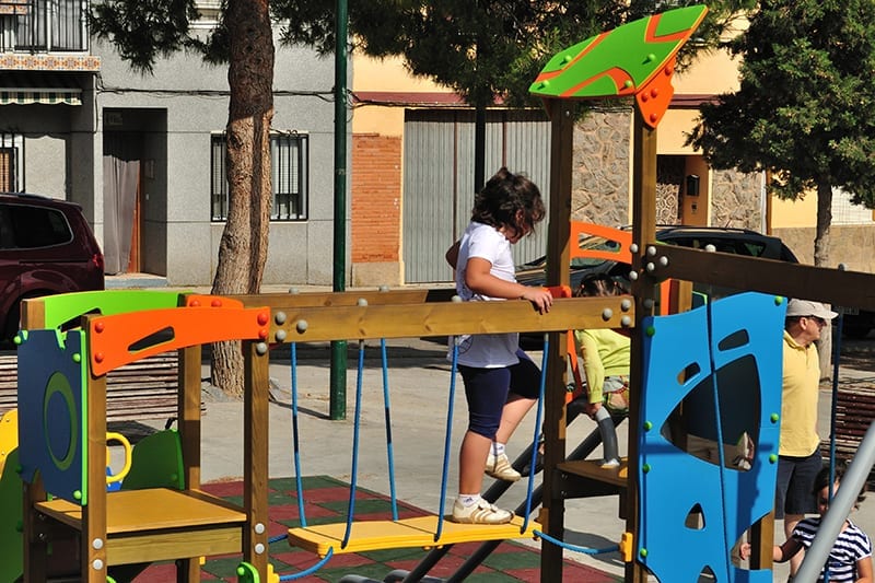 estructura torres puente tobogan suelo tierra