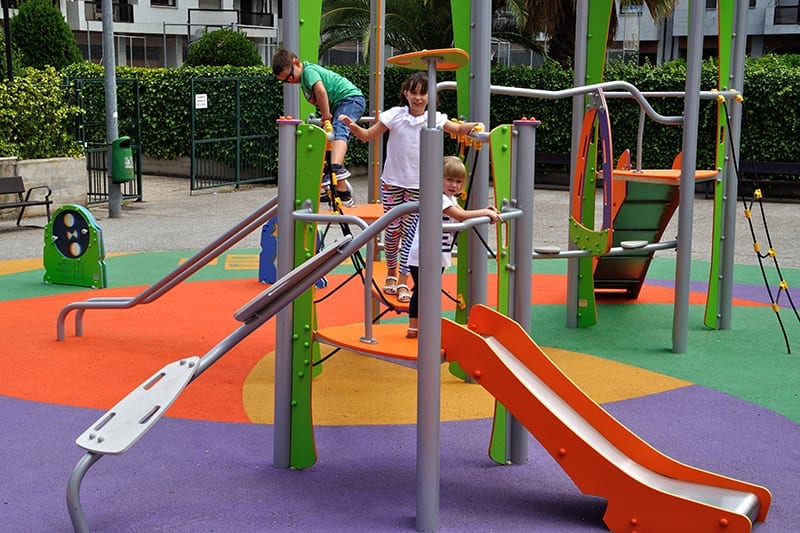 multiestructura de juego parque infantil acceso libre