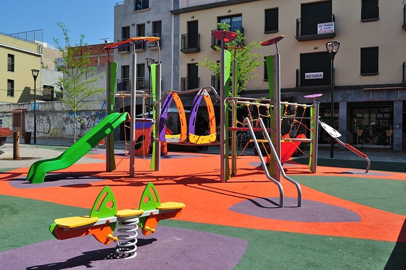 multiestructura de juego parque infantil acceso libre