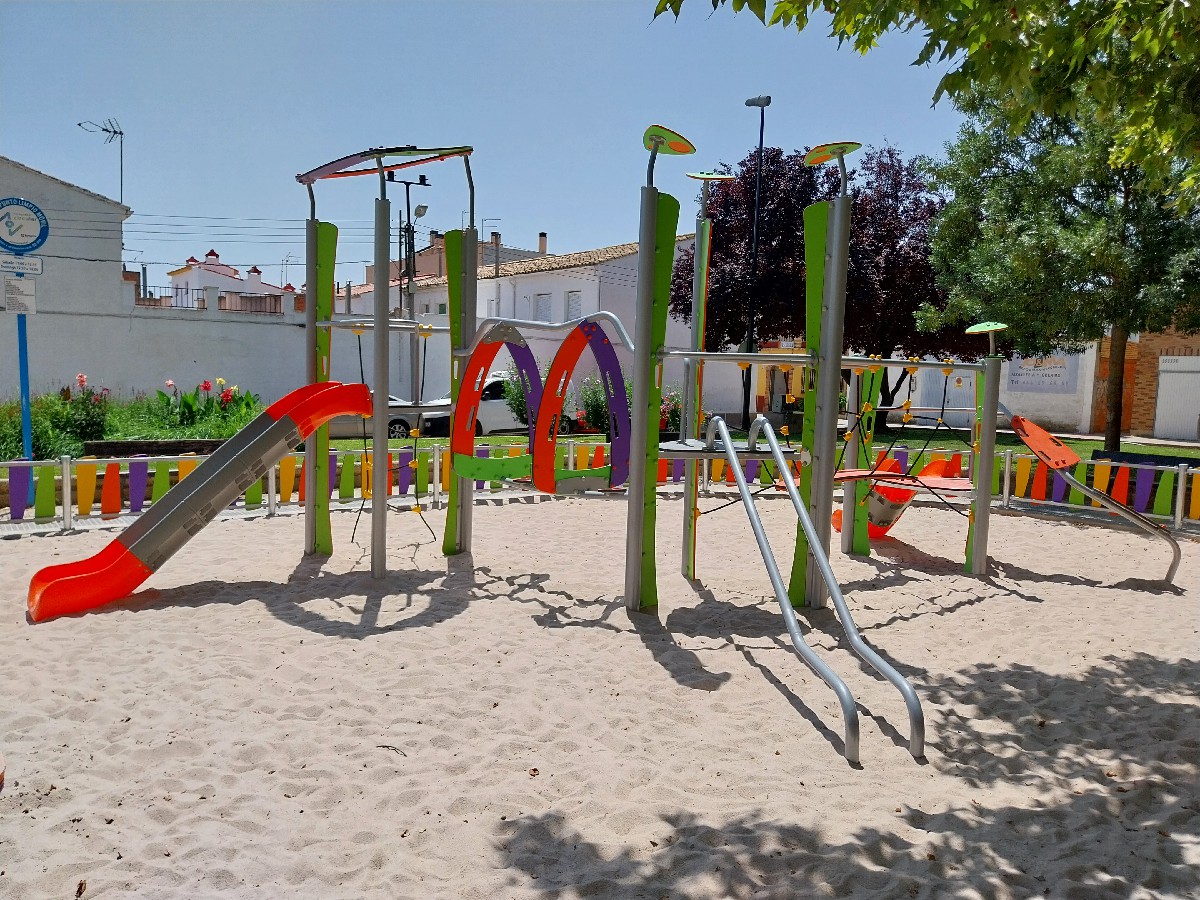 multiestructura de juego parque infantil acceso libre