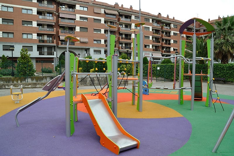 multiestructura de juego parque infantil acceso libre