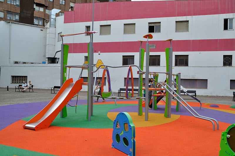 multiestructura de juego parque infantil acceso libre