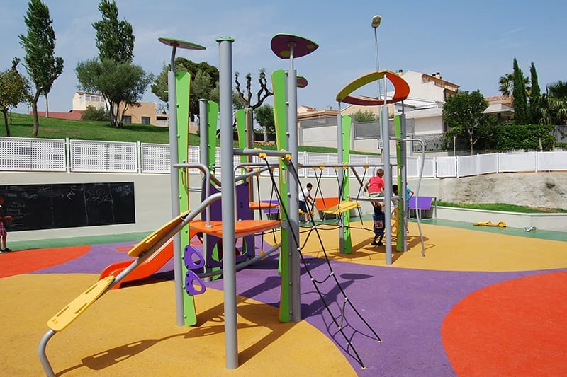 multiples torres conectadas para parque infantil