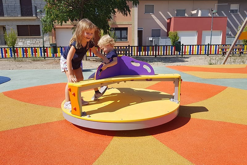 r4502 girador con asientos certificado en 1176 para parques publicos