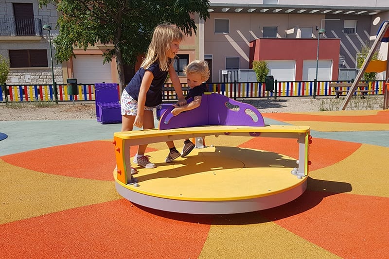 r4502 girador con asientos certificado en 1176 para parques publicos