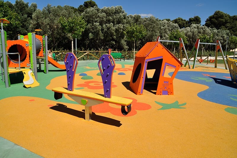 area infantil con balance certificado