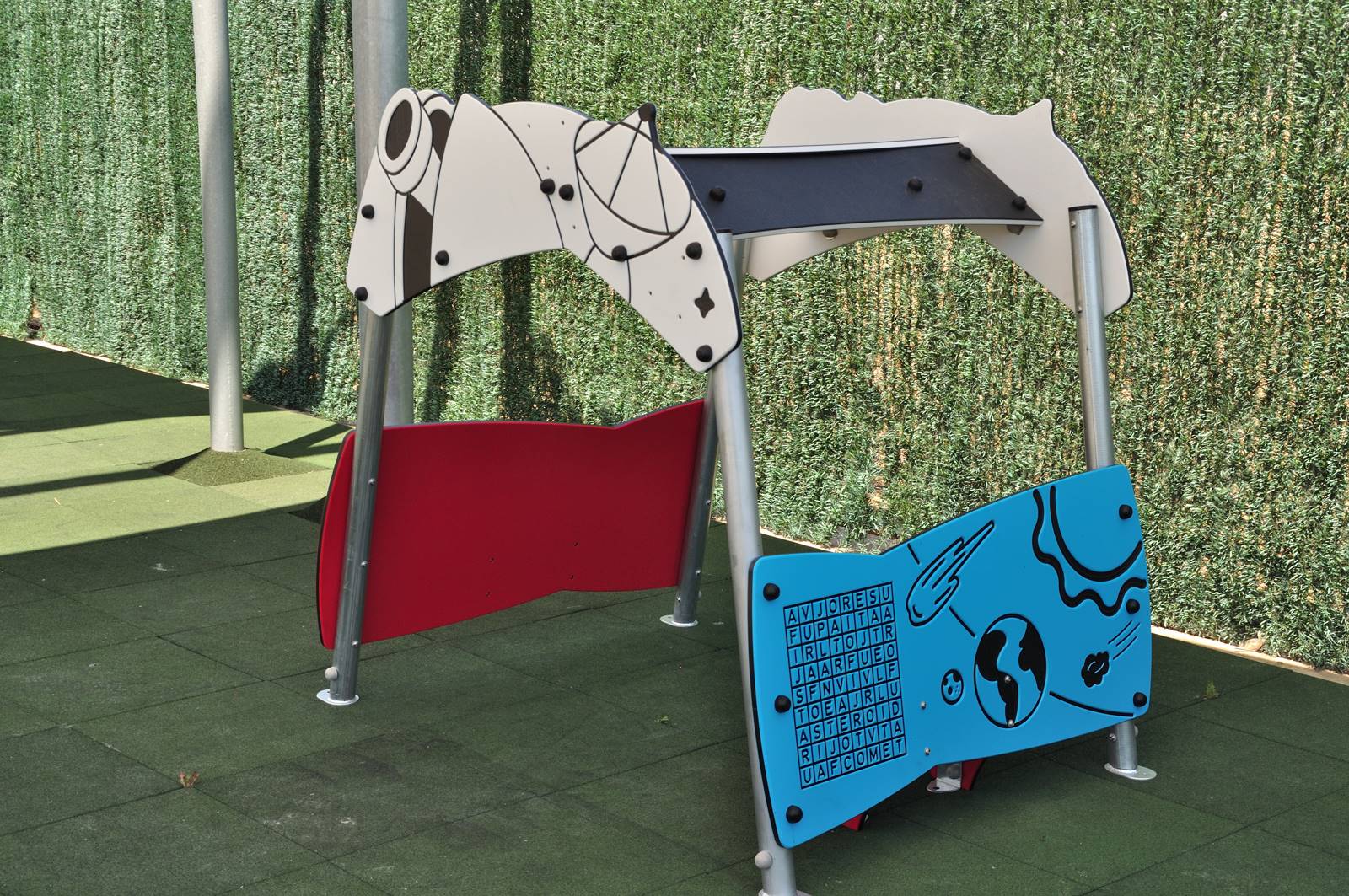 casita silla ruedas con paneles interactivos