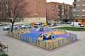 parque infantil con suelo seguridad de caucho