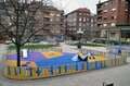 parque infantil con suelo seguridad de caucho