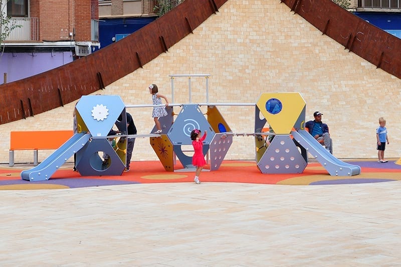 estructura multijuego tres torres toboganes puentes