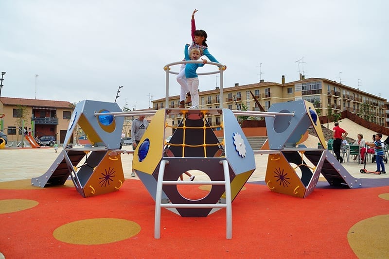 estructura multijuego tres torres toboganes puentes