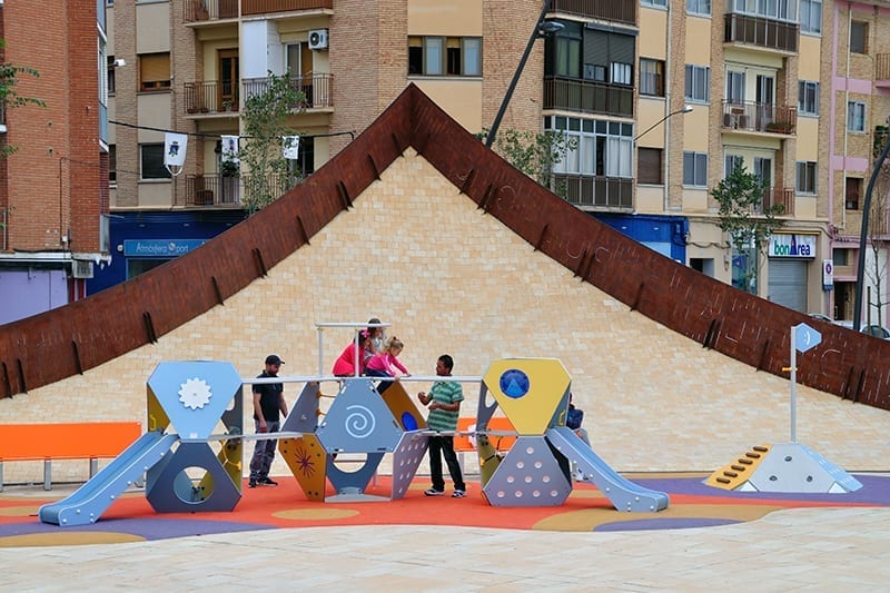 estructura multijuego tres torres toboganes puentes