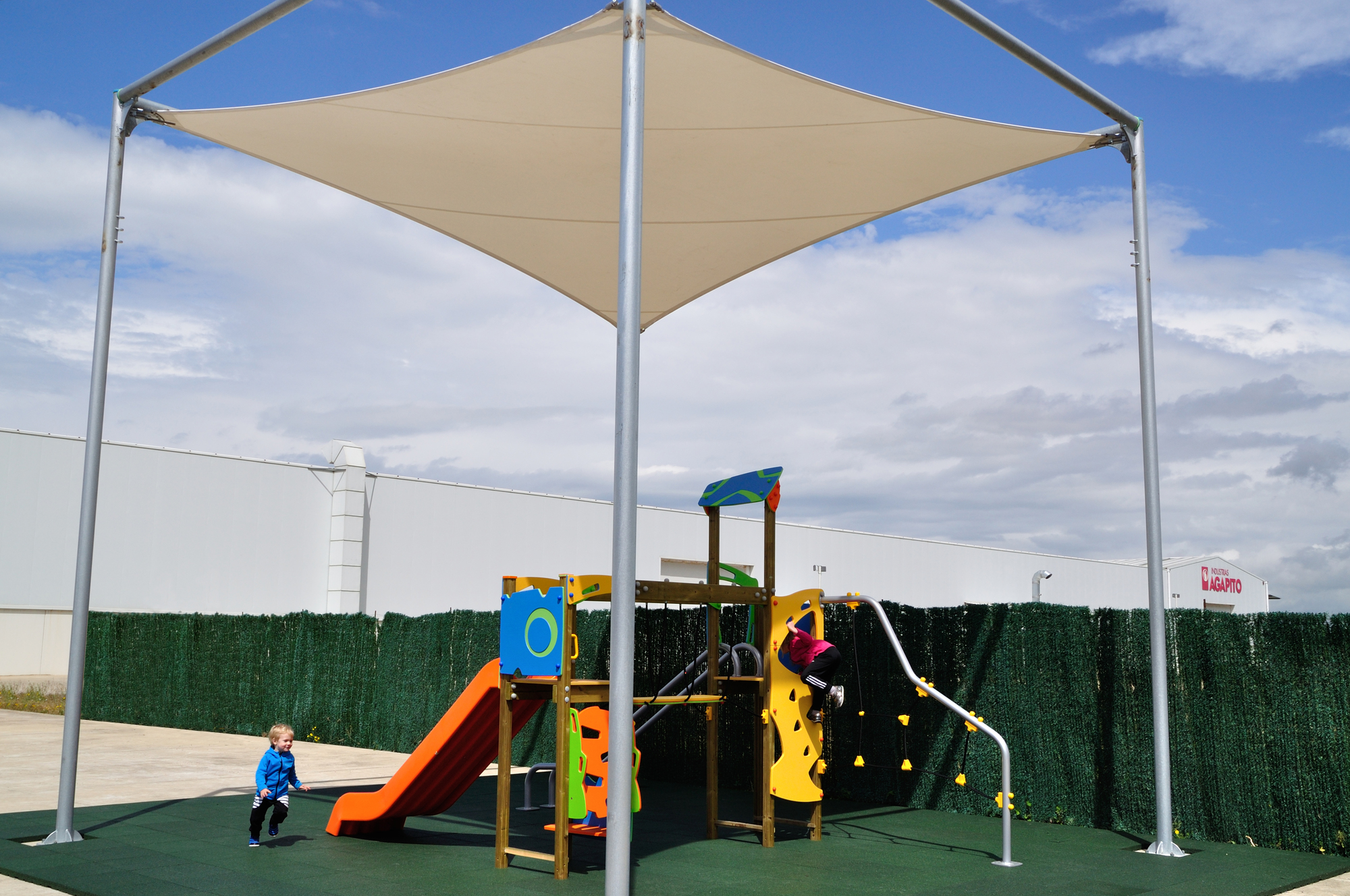 cubricion textil parques infantiles