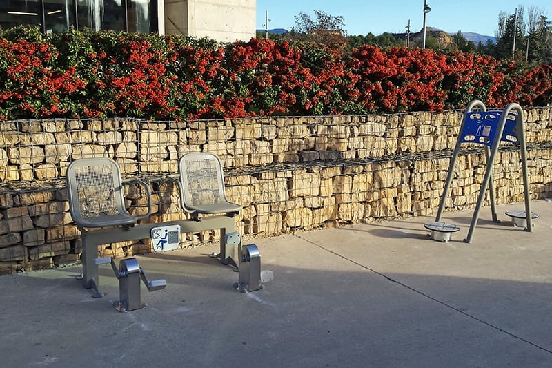 r7135 banco de pedales para el ejercicio de personas mayores