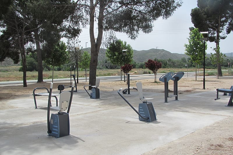 07 r7263 03 ejercicio de remo y abdominales para parques publicos