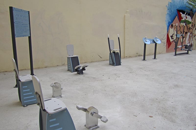ejercicio rotacion de hombros deporte al aire libre certificado