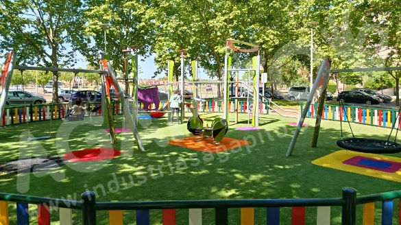 Badajoz incorpora un nuevo parque infantil de la serie TRIBOX
