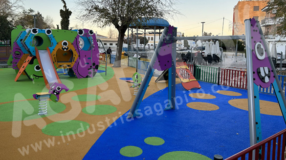 Nuevos parques infantiles se instalan en Pozoblanco, Córdoba